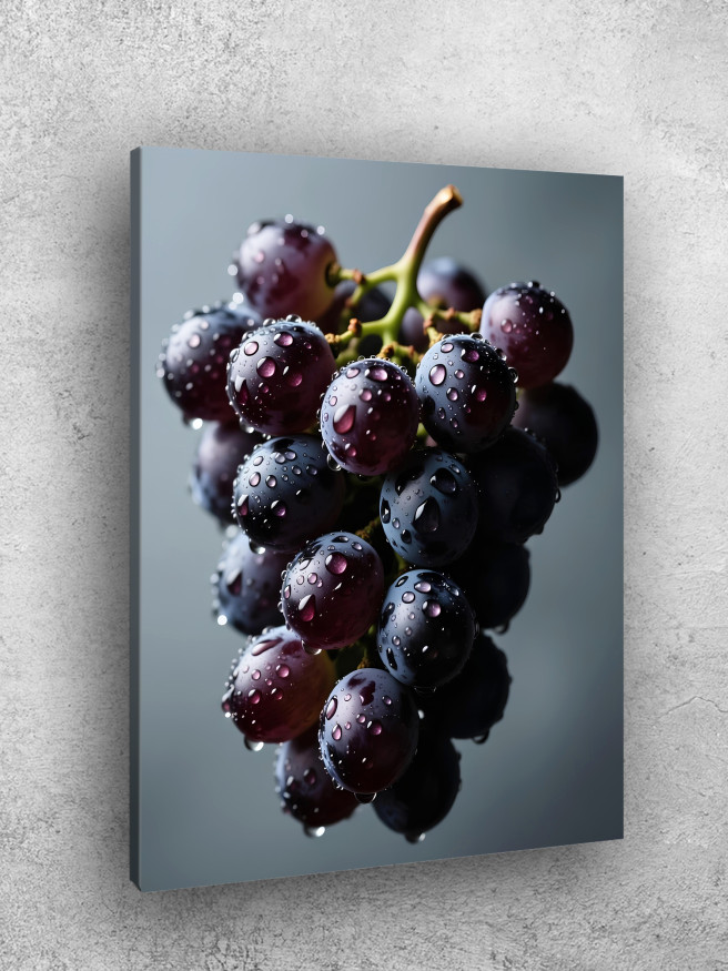 Постер на холсте &amp;quot;Виноградная гроздь с каплями&amp;quot;