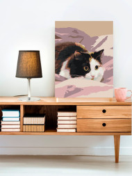 Raqamlar bo&#039;yicha rasm &quot;Qo&#039;rqqan mushuk adyolda&quot;