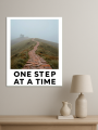 Holstga bosilgan poster &amp;quot;ONE STEP AT A TIME&amp;quot;