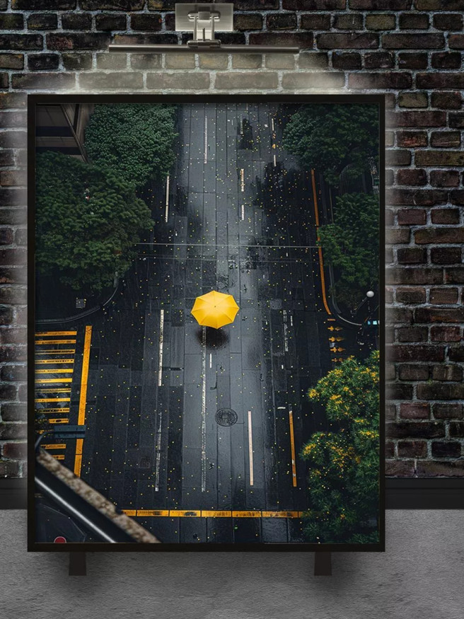 Holstga bosilgan poster &amp;quot;Ho‘l ko‘chadagi sariq soyabon&amp;quot;