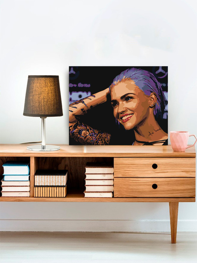 Картина по номерам &amp;quot;Улыбчивая девушка&amp;quot;