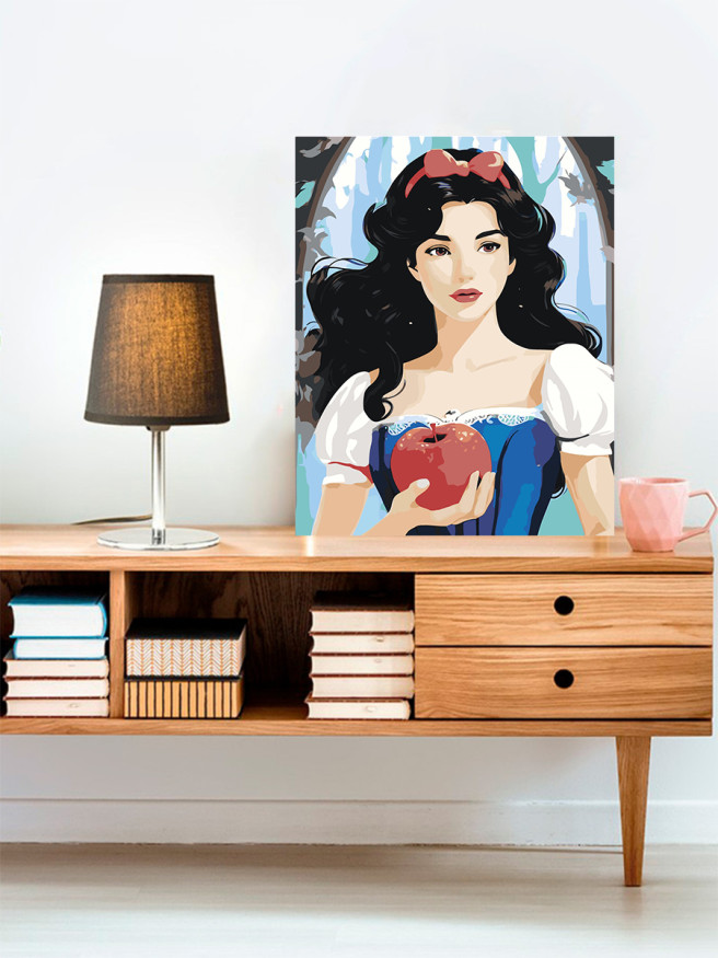 Картина по номерам &amp;quot;Симпатичная брюнетка с яблоком&amp;quot;