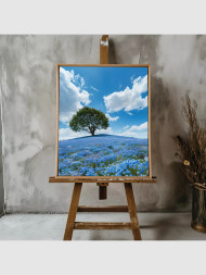 Holstga bosilgan poster &quot;Yolg‘iz daraxt gullar to‘lqinida&quot;